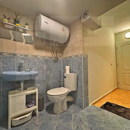 Bright Base Rooftop Chill 1br Apartament *